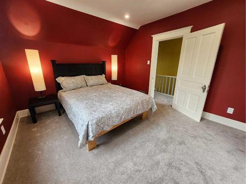 419 12C Street North, Lethbridge, AB - Indoor Photo Showing Bedroom