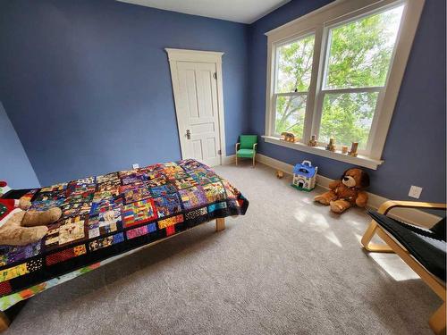 419 12C Street North, Lethbridge, AB - Indoor Photo Showing Bedroom