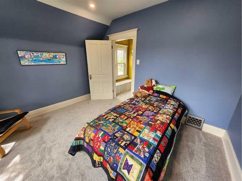 419 12C Street North, Lethbridge, AB - Indoor Photo Showing Bedroom