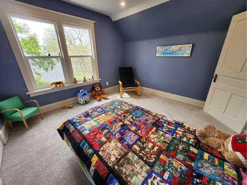 419 12C Street North, Lethbridge, AB - Indoor Photo Showing Bedroom