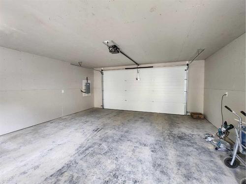 419 12C Street North, Lethbridge, AB - Indoor Photo Showing Garage