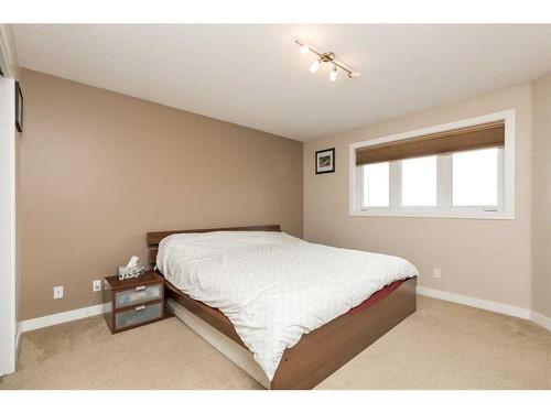 27 Kings Crescent South, Lethbridge, AB - Indoor Photo Showing Bedroom