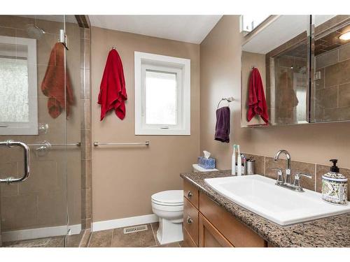 27 Kings Crescent South, Lethbridge, AB - Indoor Photo Showing Laundry Room