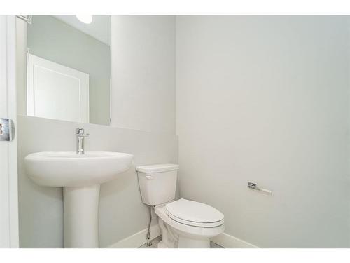 278 Grassland Boulevard West, Lethbridge, AB - Indoor Photo Showing Bathroom