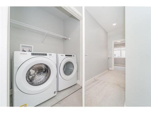 278 Grassland Boulevard West, Lethbridge, AB - Indoor Photo Showing Laundry Room