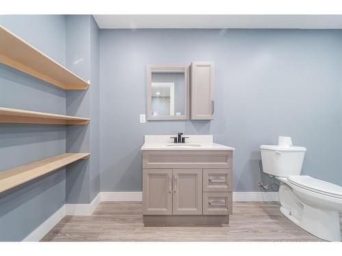 278 Grassland Boulevard West, Lethbridge, AB - Indoor Photo Showing Bathroom