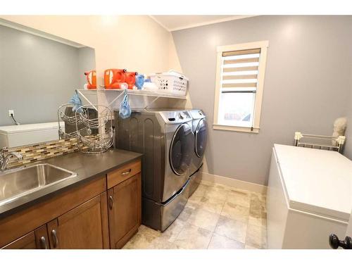 1009 6 Street, Barnwell, AB - Indoor Photo Showing Laundry Room