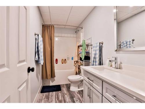 112041 Range Rd 234, Nobleford, AB - Indoor Photo Showing Bathroom