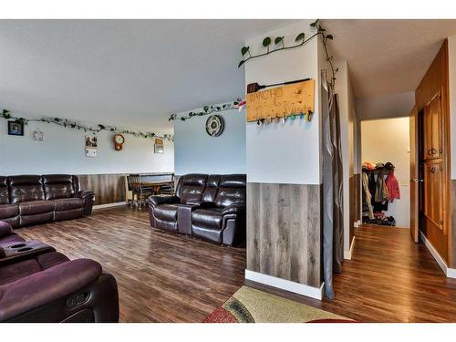112041 Range Rd 234, Nobleford, AB - Indoor Photo Showing Living Room