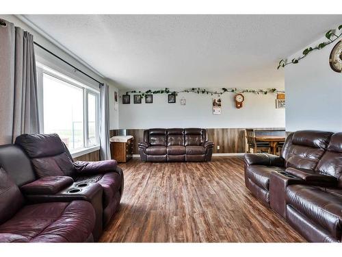 112041 Range Rd 234, Nobleford, AB - Indoor Photo Showing Living Room