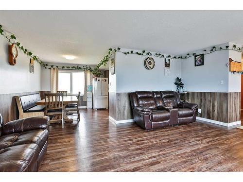 112041 Range Rd 234, Nobleford, AB - Indoor Photo Showing Living Room