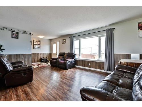 112041 Range Rd 234, Nobleford, AB - Indoor Photo Showing Living Room