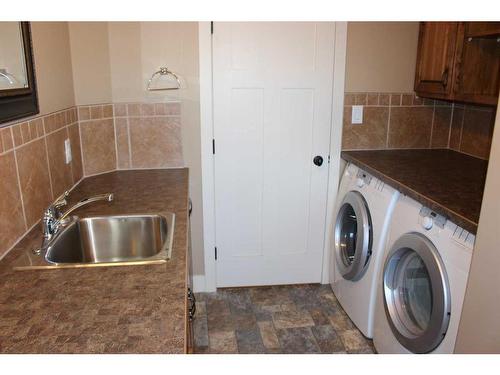 715 Northridge Avenue, Picture Butte, AB - Indoor Photo Showing Laundry Room
