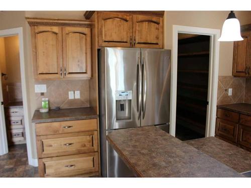 715 Northridge Avenue, Picture Butte, AB - Indoor Photo Showing Kitchen