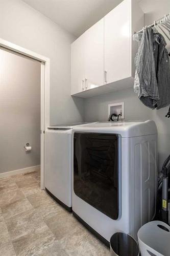 31 Greywolf Road North, Lethbridge, AB - Indoor Photo Showing Laundry Room