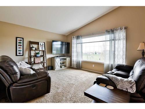 130 Keystone Terrace West, Lethbridge, AB - Indoor Photo Showing Living Room