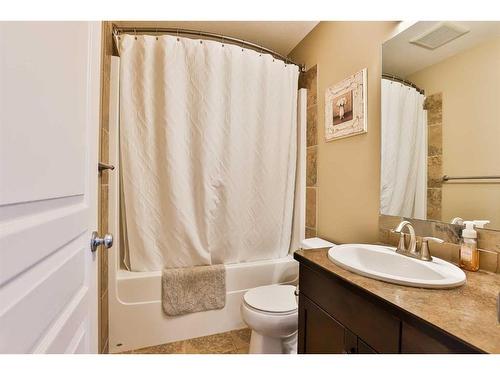 130 Keystone Terrace West, Lethbridge, AB - Indoor Photo Showing Bathroom