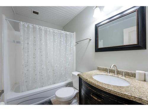 305A-295 Columbia Boulevard West, Lethbridge, AB - Indoor Photo Showing Bathroom