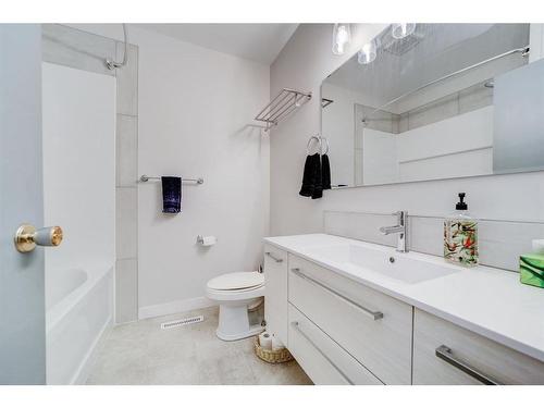 4622 4 Street, Claresholm, AB - Indoor Photo Showing Bathroom