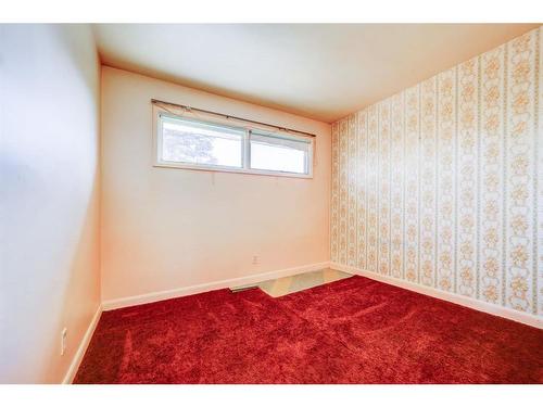 4622 4 Street, Claresholm, AB - Indoor Photo Showing Other Room