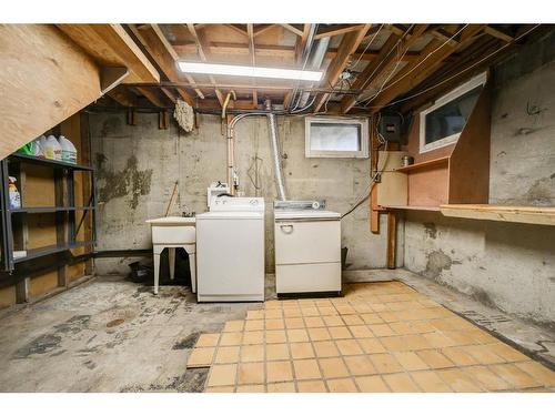 4622 4 Street, Claresholm, AB - Indoor Photo Showing Laundry Room