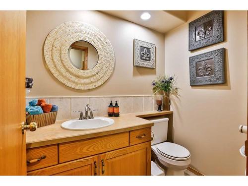 89 Cougar Crescent North, Lethbridge, AB - Indoor Photo Showing Bathroom