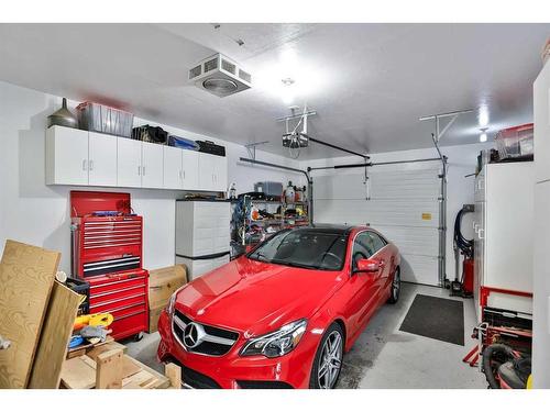 89 Cougar Crescent North, Lethbridge, AB - Indoor Photo Showing Garage
