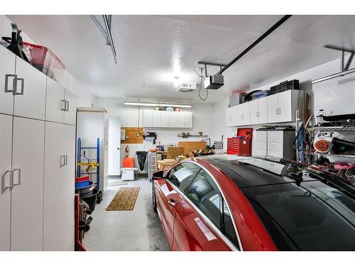 89 Cougar Crescent North, Lethbridge, AB - Indoor Photo Showing Garage