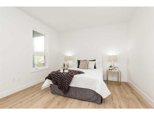 927 9 Street South, Lethbridge, AB - Indoor Photo Showing Bedroom