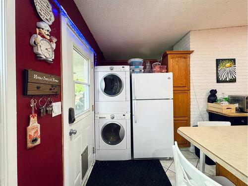 13 Dalhousie Road West, Lethbridge, AB - Indoor Photo Showing Laundry Room