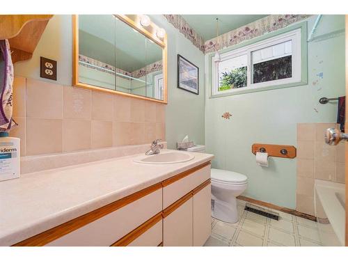 1318 13 Street South, Lethbridge, AB - Indoor Photo Showing Bathroom