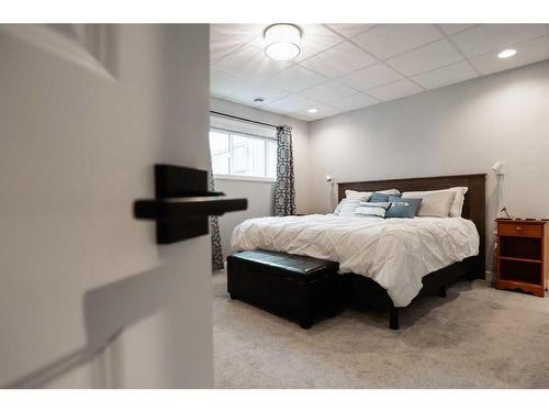 748 Coalbrook Close West, Lethbridge, AB - Indoor Photo Showing Bedroom