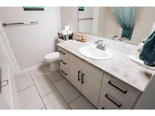 748 Coalbrook Close West, Lethbridge, AB - Indoor Photo Showing Bathroom