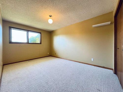 21 Lafayette Crescent West, Lethbridge, AB - Indoor Photo Showing Other Room