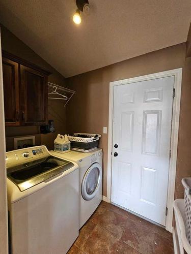 2124 25 Street, Coaldale, AB - Indoor Photo Showing Laundry Room