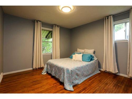 315 16 Street North, Lethbridge, AB - Indoor Photo Showing Bedroom