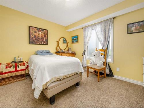 173027 Rng Rd 102, Rural Taber, M.D. Of, AB - Indoor Photo Showing Bedroom