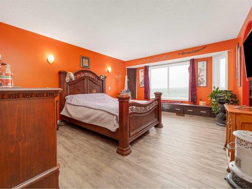 173027 Rng Rd 102, Rural Taber, M.D. Of, AB - Indoor Photo Showing Bedroom