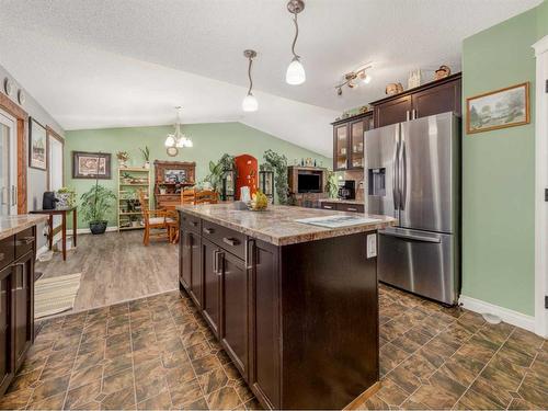 173027 Rng Rd 102, Rural Taber, M.D. Of, AB - Indoor Photo Showing Kitchen
