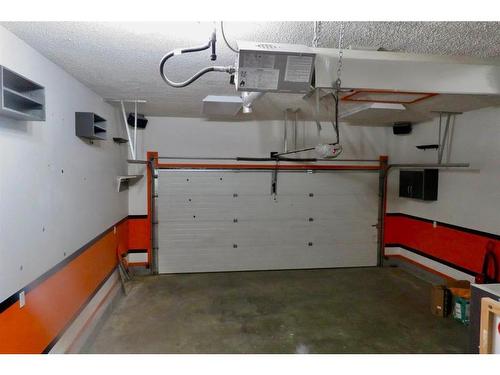 98 Peigan Court West, Lethbridge, AB - Indoor Photo Showing Garage