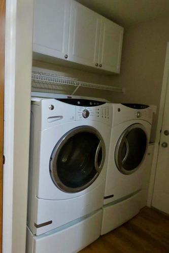 98 Peigan Court West, Lethbridge, AB - Indoor Photo Showing Laundry Room