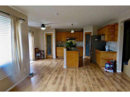 98 Peigan Court West, Lethbridge, AB - Indoor Photo Showing Kitchen