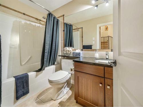 22 Canyoncrest Court West, Lethbridge, AB - Indoor Photo Showing Bathroom