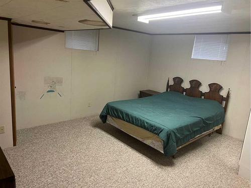 527 Centennial Avenue, Picture Butte, AB - Indoor Photo Showing Bedroom