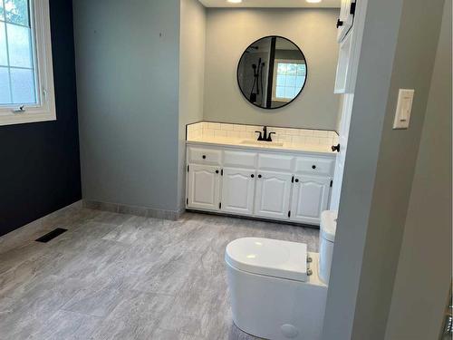 527 Centennial Avenue, Picture Butte, AB - Indoor Photo Showing Bathroom