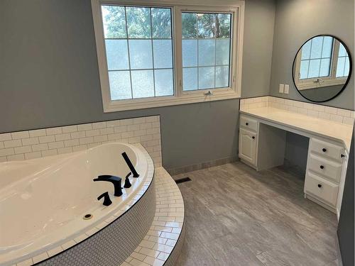 527 Centennial Avenue, Picture Butte, AB - Indoor Photo Showing Bathroom