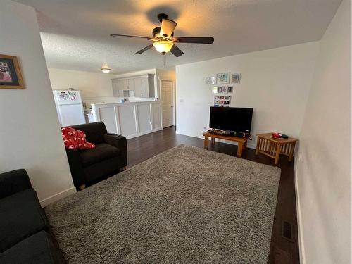 151 1 Street East, Cardston, AB - Indoor Photo Showing Living Room