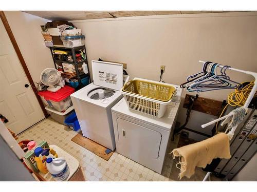 419 12 Street North, Lethbridge, AB - Indoor Photo Showing Laundry Room