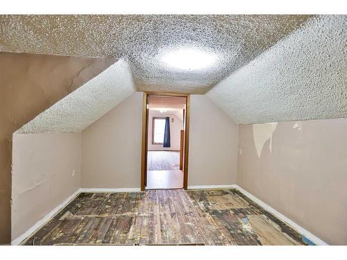 419 12 Street North, Lethbridge, AB - Indoor Photo Showing Other Room