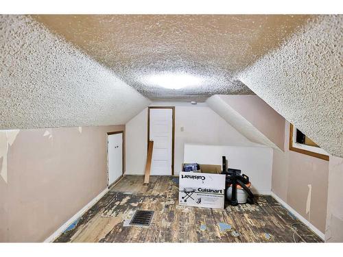 419 12 Street North, Lethbridge, AB - Indoor Photo Showing Other Room